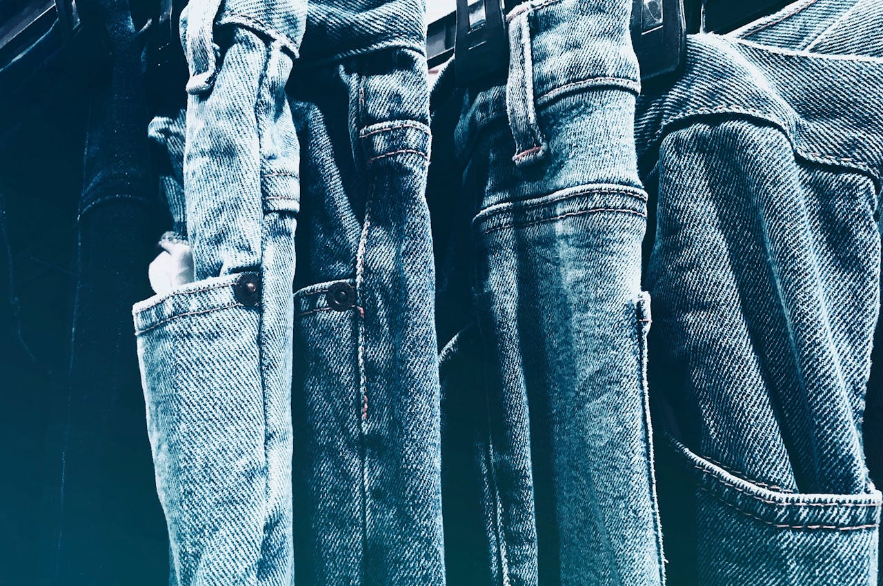 Soft Barrel Denim – fason spodni, które pokochały ikony mody. Dlaczego będzie hitem 2026 r.?