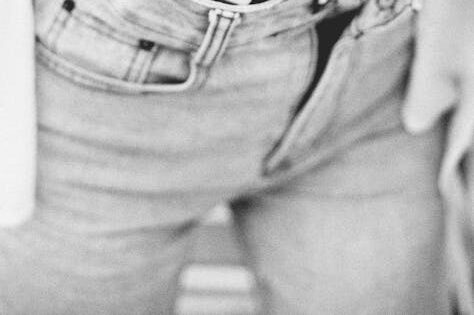 Jeansy w stylu Hailey Bieber’s – cigarette jeans