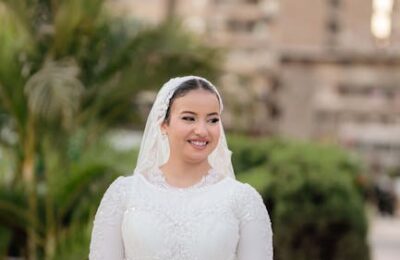 Sukienki na wesele 2026 – najważniejsze trendy i fasony