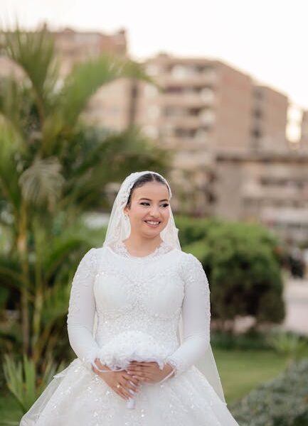 Sukienki na wesele 2026 – najważniejsze trendy i fasony