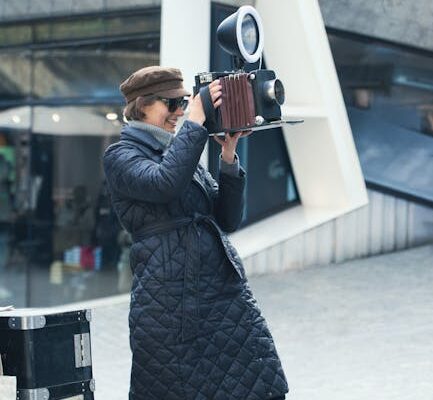 Modne płaszcze na wiosnę-lato 2026: 5 fasonów, które będą królować – płaszcze