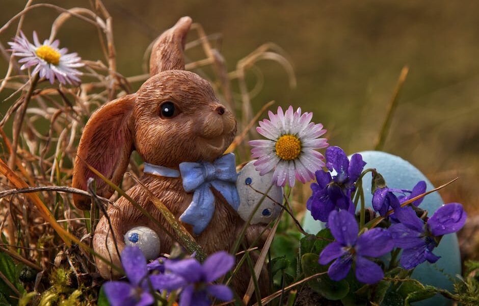 Wielkanocne dekoracje Sinsay — ceramiczny zając i stylizacje