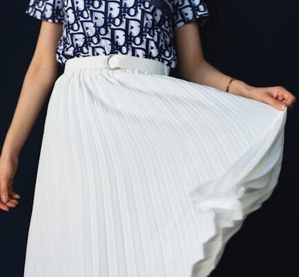 Spódnica midi shiraz — styl quiet luxury na wiosnę 2026