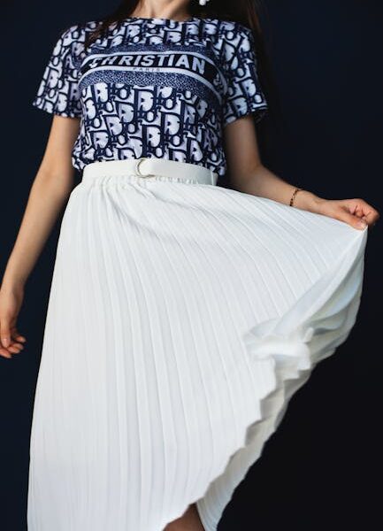 Spódnica midi shiraz — styl quiet luxury na wiosnę 2026