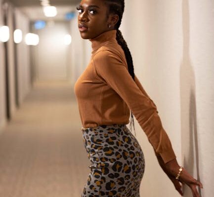 Spódnica midi mocha draped – eleganckie stylizacje na wiosnę