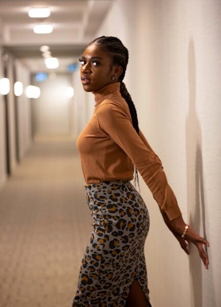 Spódnica midi mocha draped – eleganckie stylizacje na wiosnę