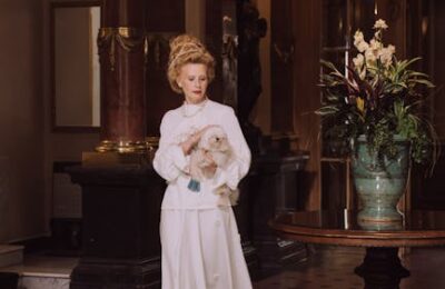 Bridgertonowie: Francesca w nowym sezonie i jej wyjątkowe stylizacje