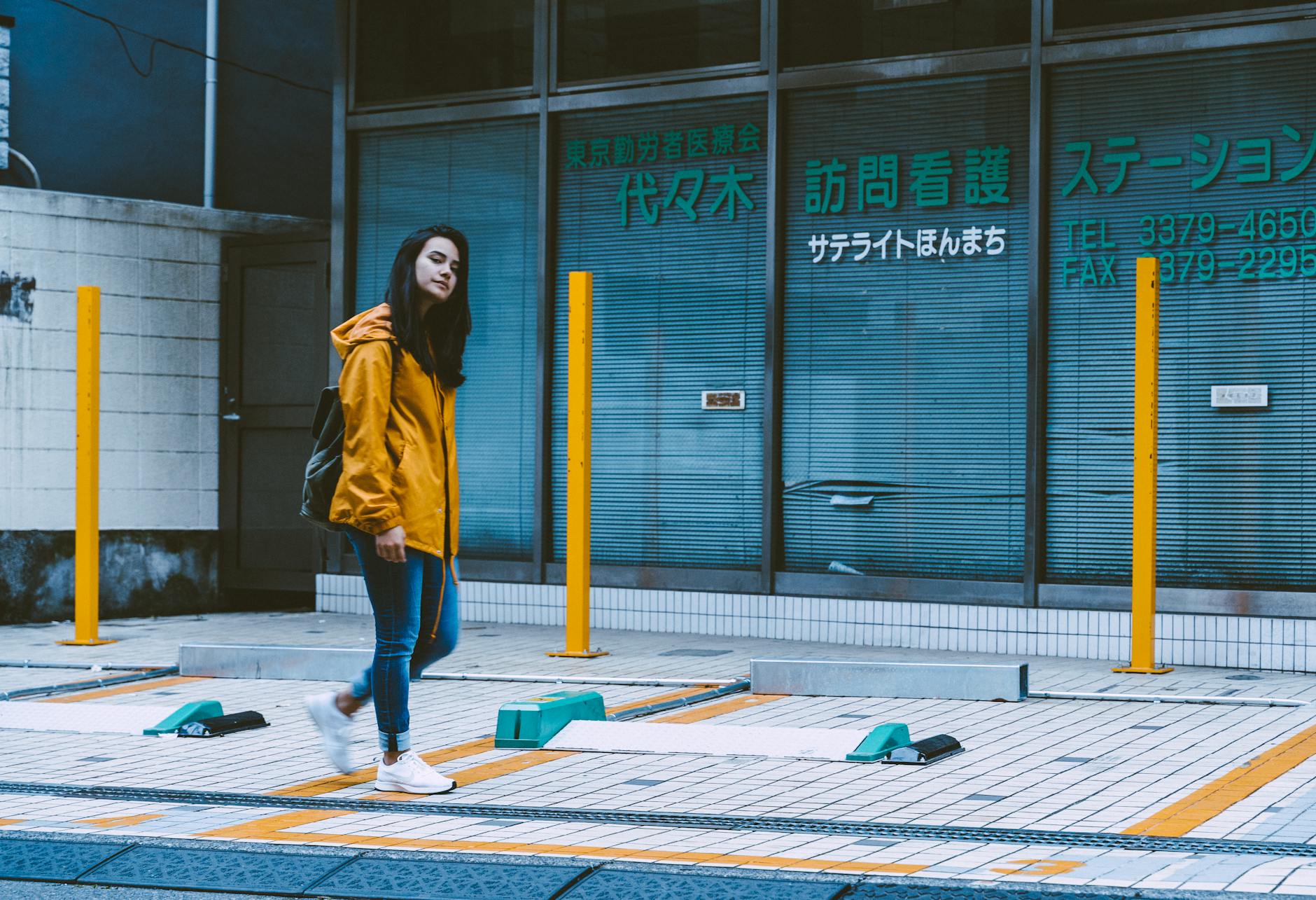Stylizacja platform i sneakersów w Tokio: jak to robią?