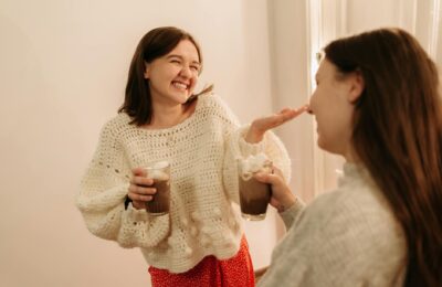 Stylowy sweter na wiosnę 2026: Chocolate Mousse