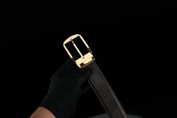 Złote paski: jak dobrać do sukienki na różne okazje