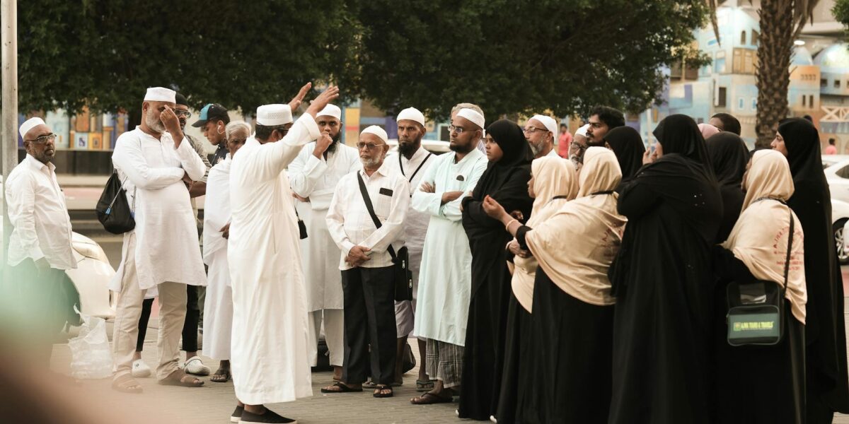 Współczesna moda w Arabii Saudyjskiej: co zmienia się na ulicach?