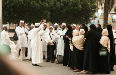 Współczesna moda w Arabii Saudyjskiej: co zmienia się na ulicach?