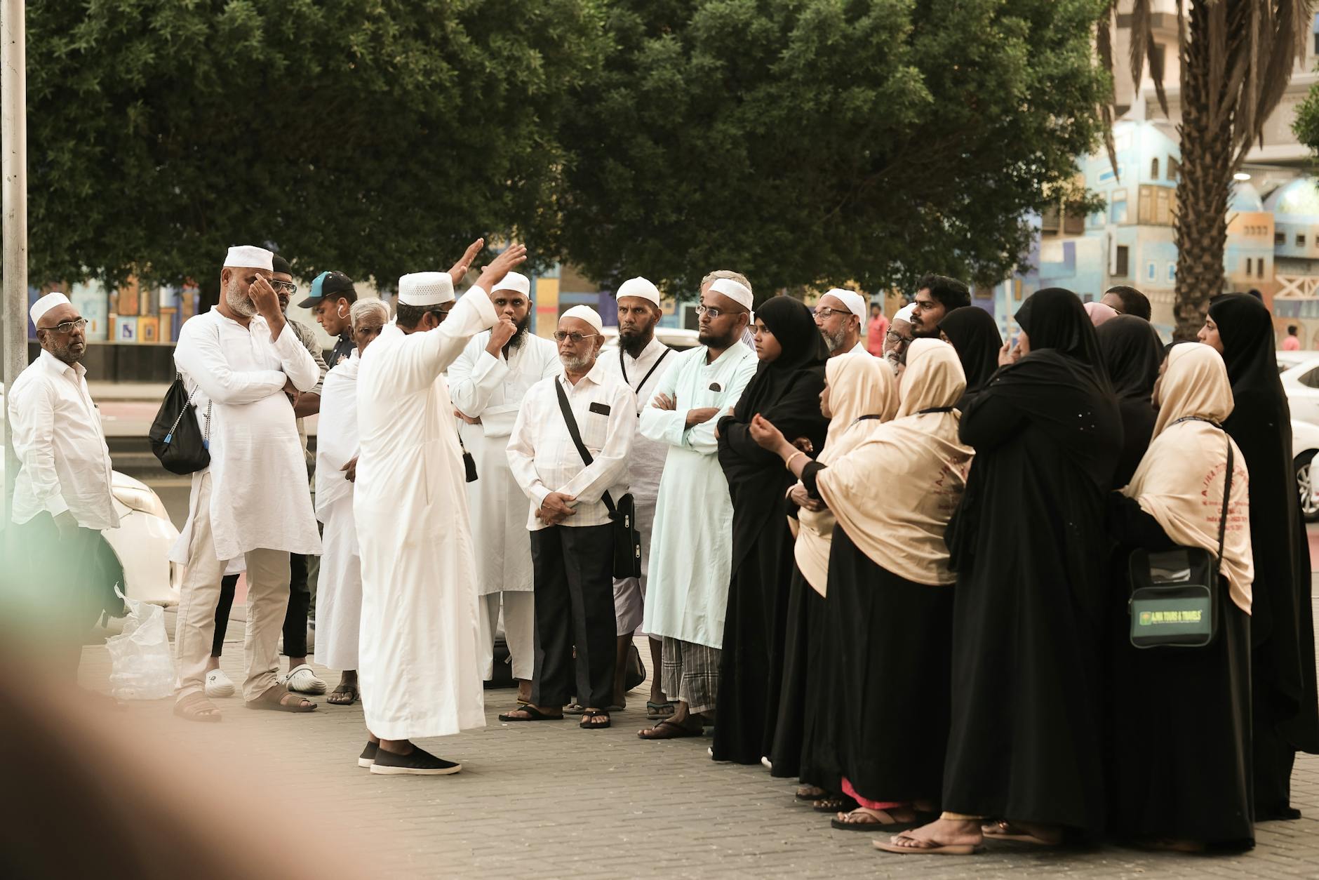 Współczesna moda w Arabii Saudyjskiej: co zmienia się na ulicach?