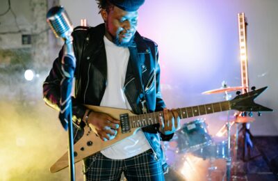 Stylowe stroje na koncert Taco Hemingwaya: wygodnie i z klasą