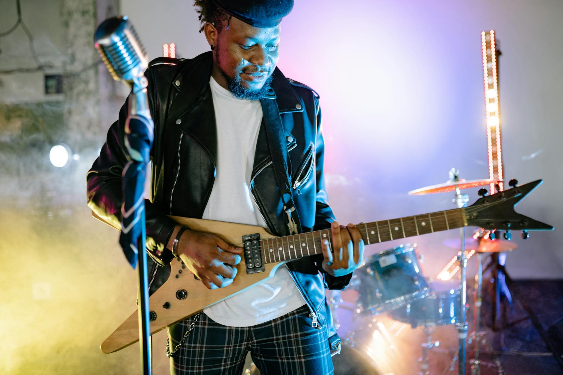 Stylowe stroje na koncert Taco Hemingwaya: wygodnie i z klasą