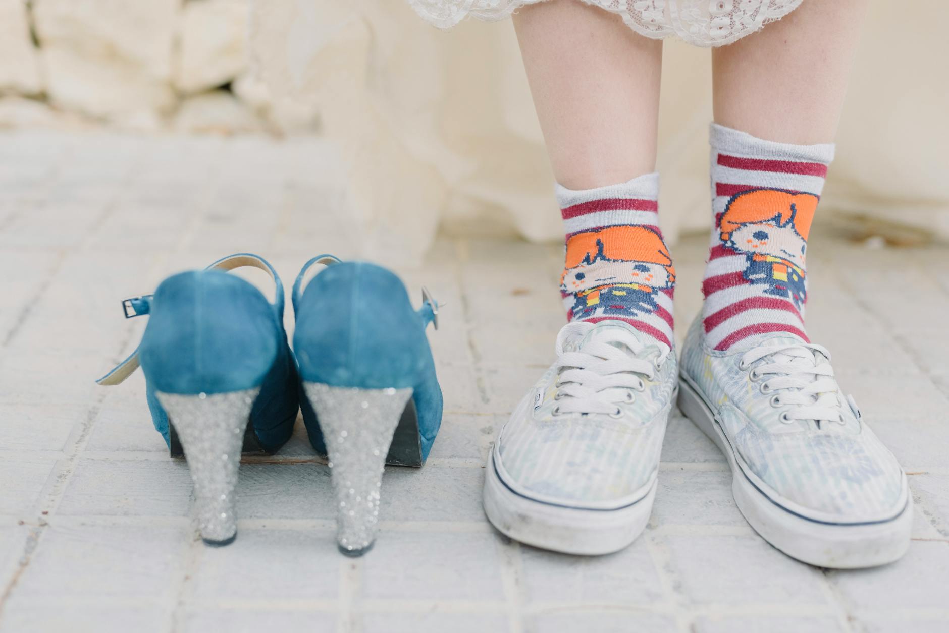 Trendy obuwnicze w Stambule: sneakersy i szpilki w 2025