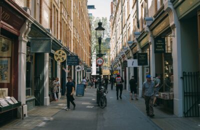 ASOS otwiera sklep stacjonarny w Londynie: nowa era czy krok wstecz?