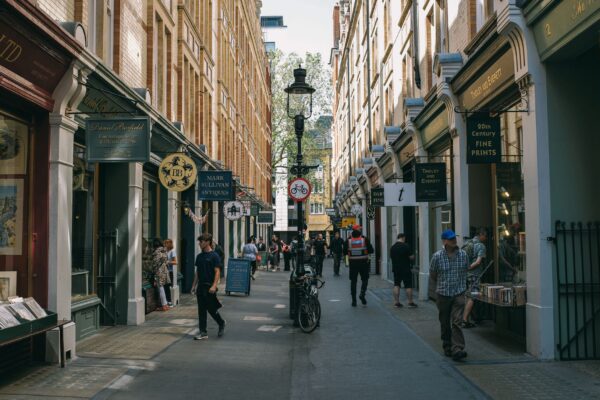 ASOS otwiera sklep stacjonarny w Londynie: nowa era czy krok wstecz?