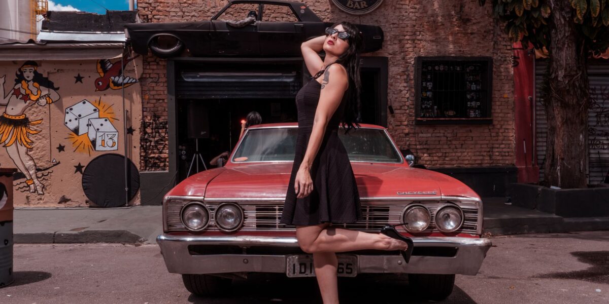 Sekrety stylu pin-up: jak stworzyć look z lat 50.