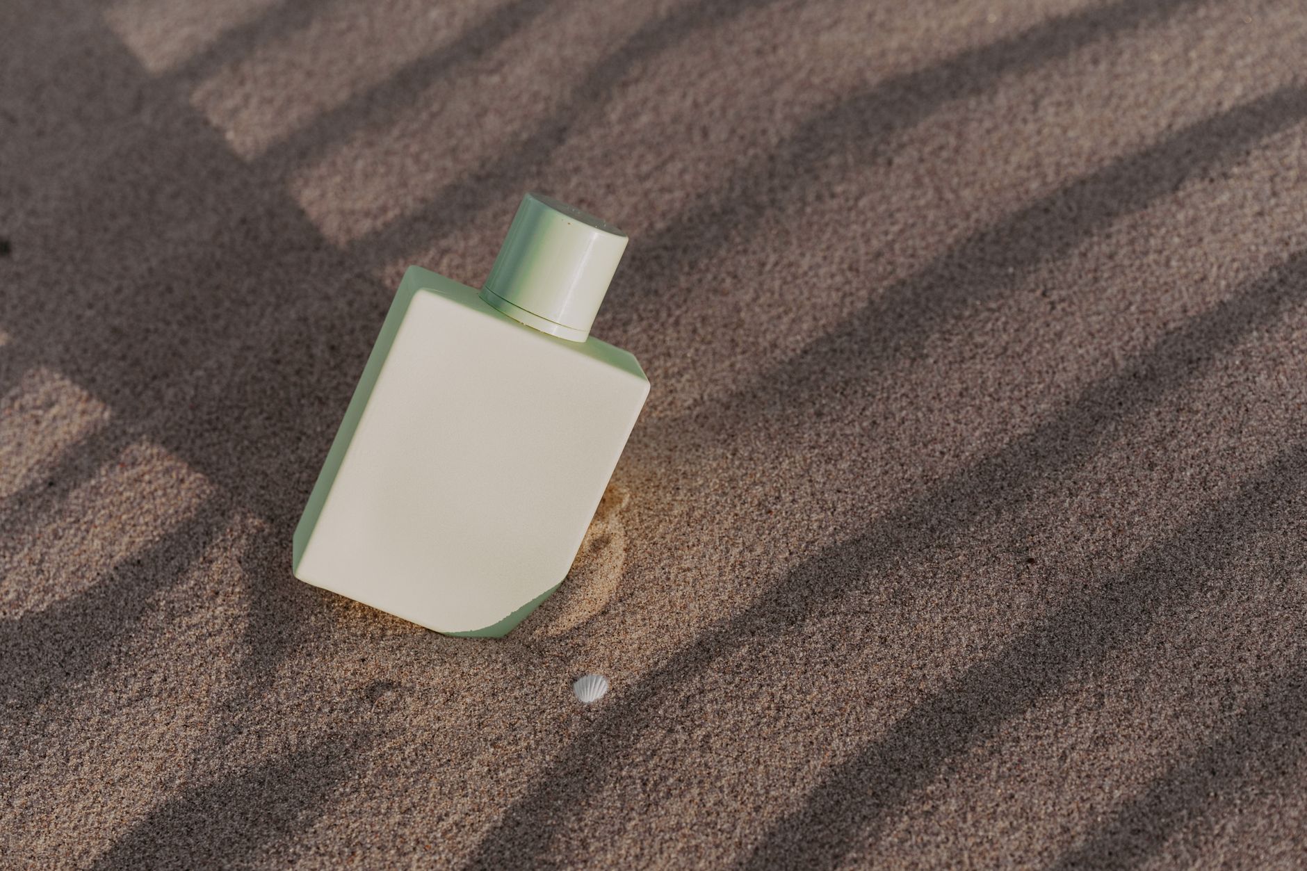 Zmysłowe perfumy z ciemnymi owocami na lato 2026: odkryj nowe trendy