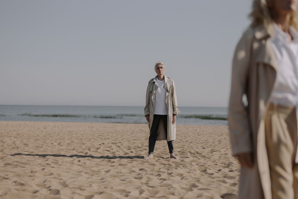 Czy minimalistyczna stylizacja plażowa sprawdza się na każdym typie sylwetki?