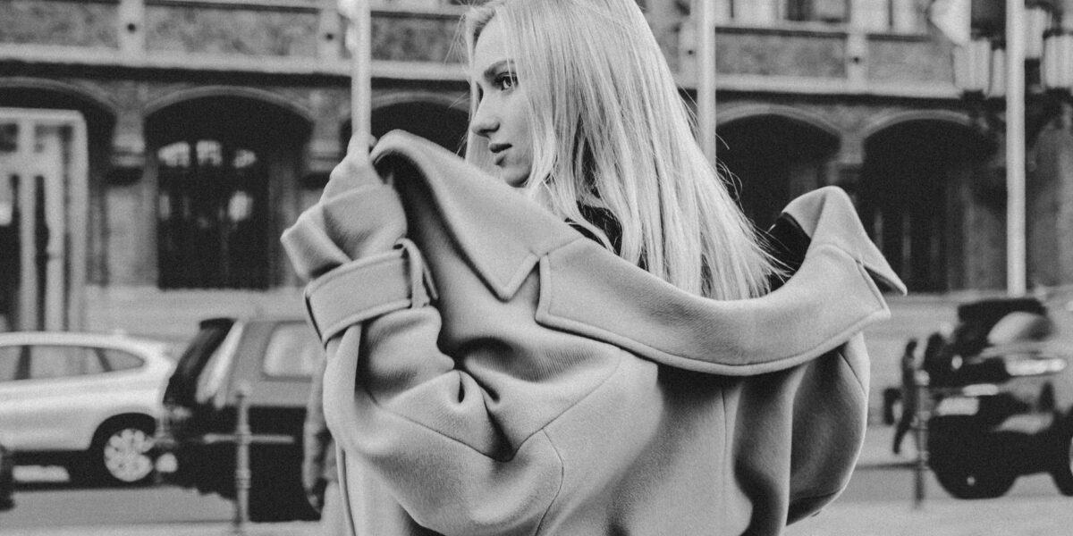 Włoska moda dla każdego wieku: stylizacje, które działają