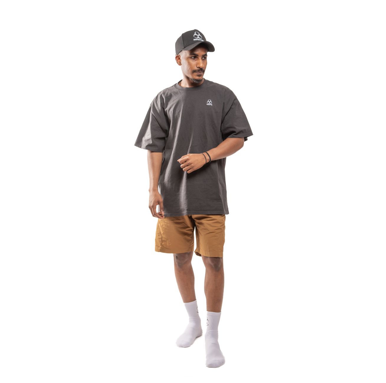 Jak nosić oversize: stylizacje dla różnych sylwetek