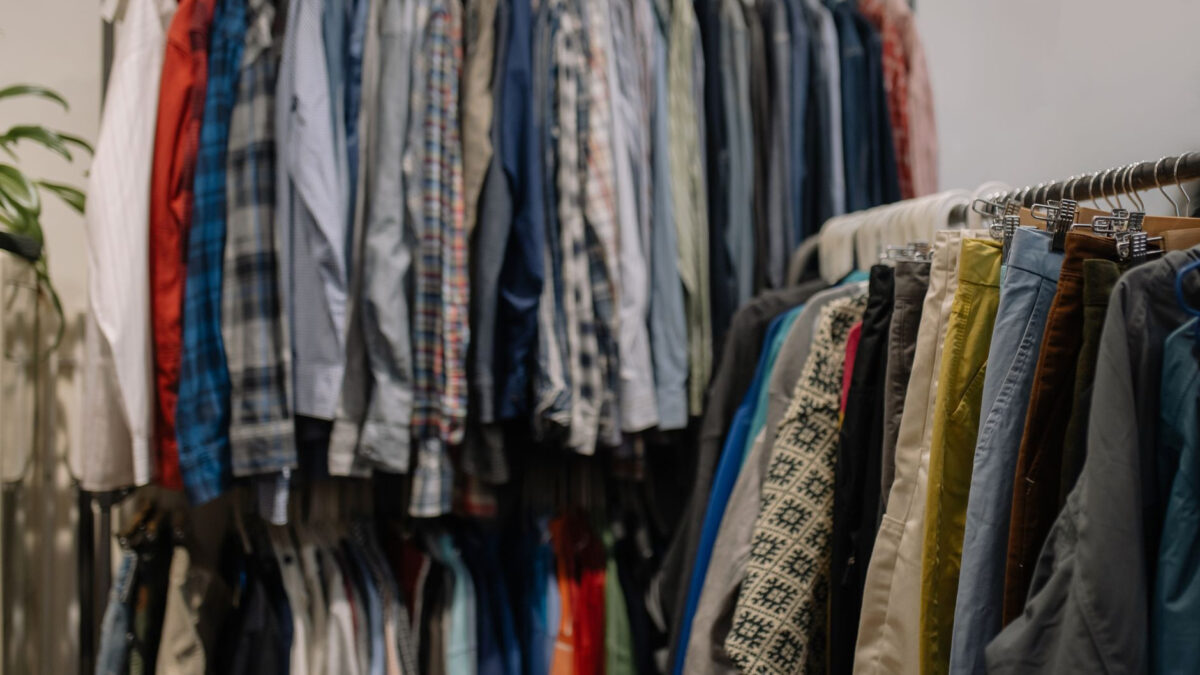Second hand na studencki budżet – jak wyglądać stylowo bez wydawania fortuny