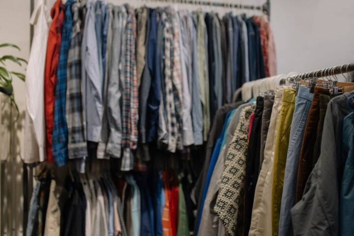 Second hand na studencki budżet – jak wyglądać stylowo bez wydawania fortuny