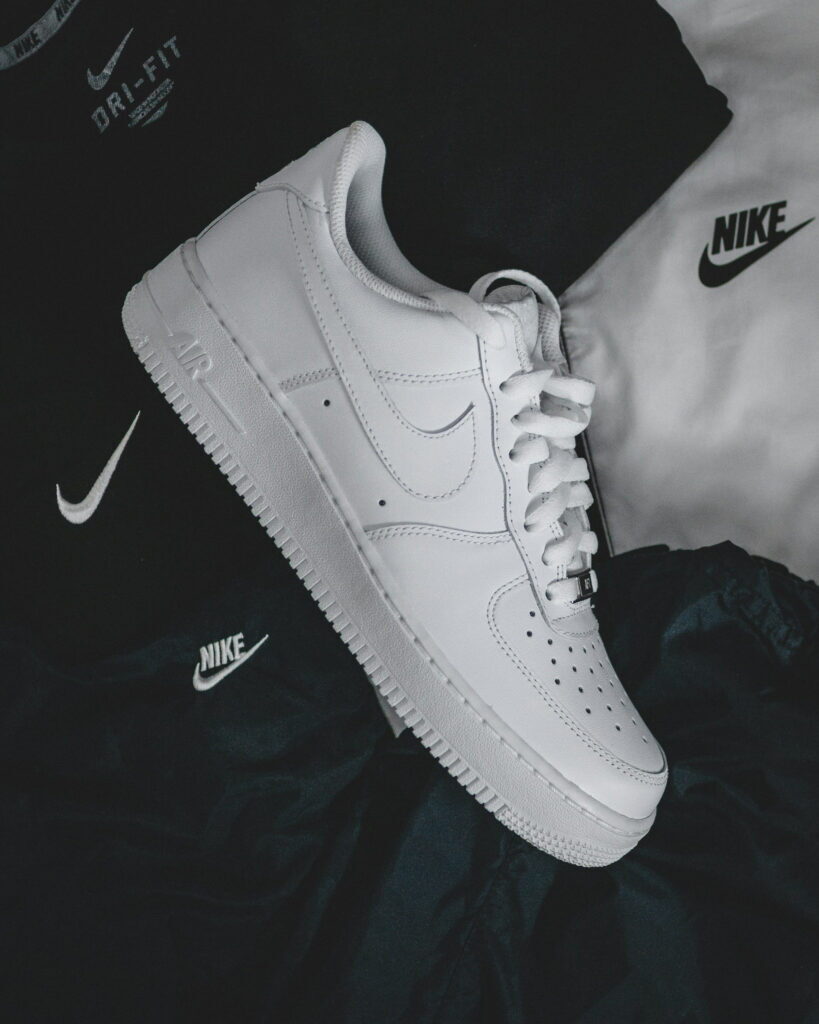 Gdzie kupić oryginalne buty Nike w Polsce: kanały, terminy, zwroty