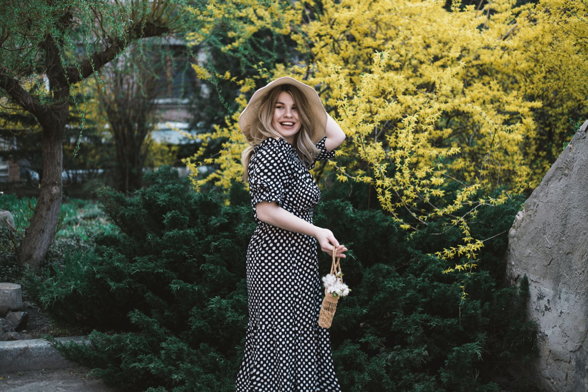 Jak dobrać idealny strój na letnie Garden Party? Dress code i stylizacje