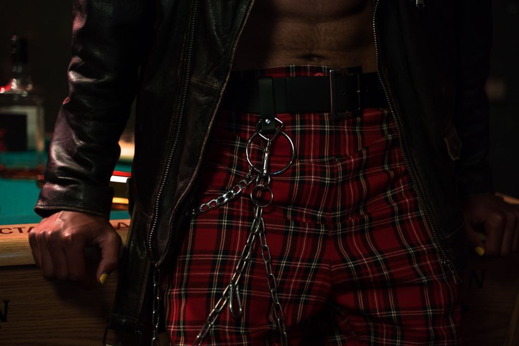 Tartan: jak nosić go bez efektu kostiumu?